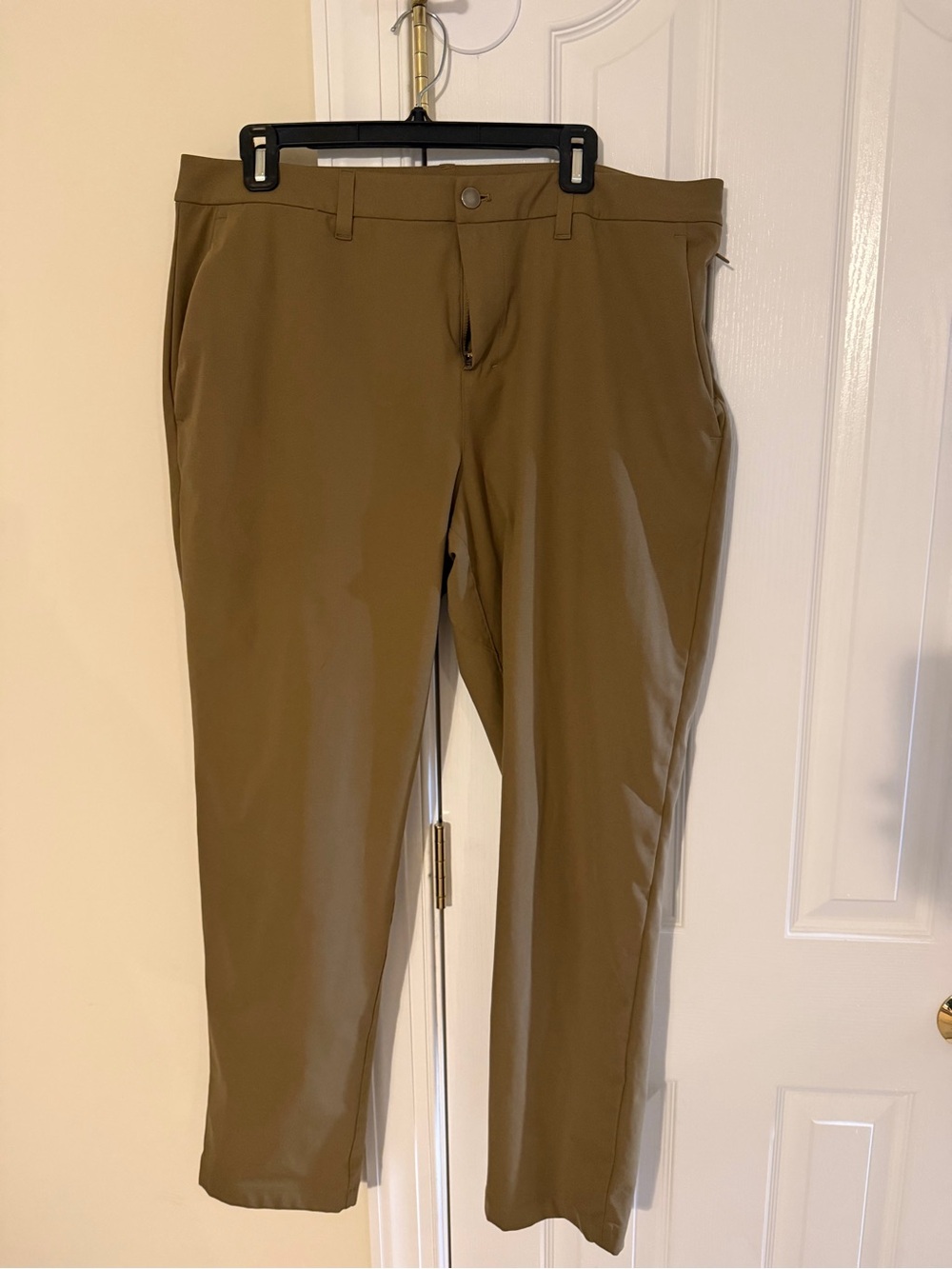 lululemon athletica Men's Chino Pants in Olive